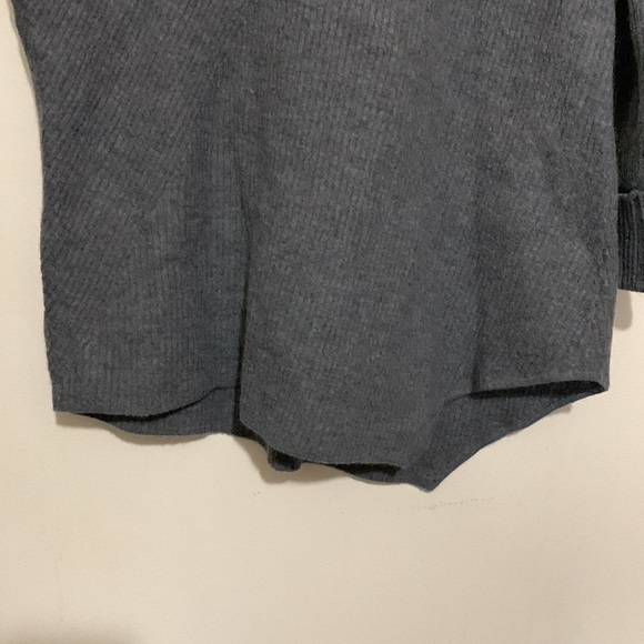 Adrienne Vittadini 100% Merino Wool Asymmetrical Sweater  Size S - Picture 4 of 8